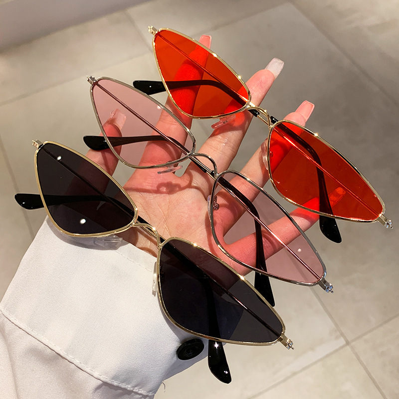 Nuova Versione di Occhiali da  - Sunglasses Cat Eye recensione e prezzo