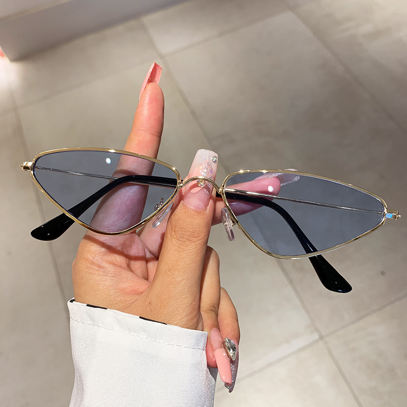 Nuova Versione di Occhiali da  - Sunglasses Cat Eye recensione e prezzo
